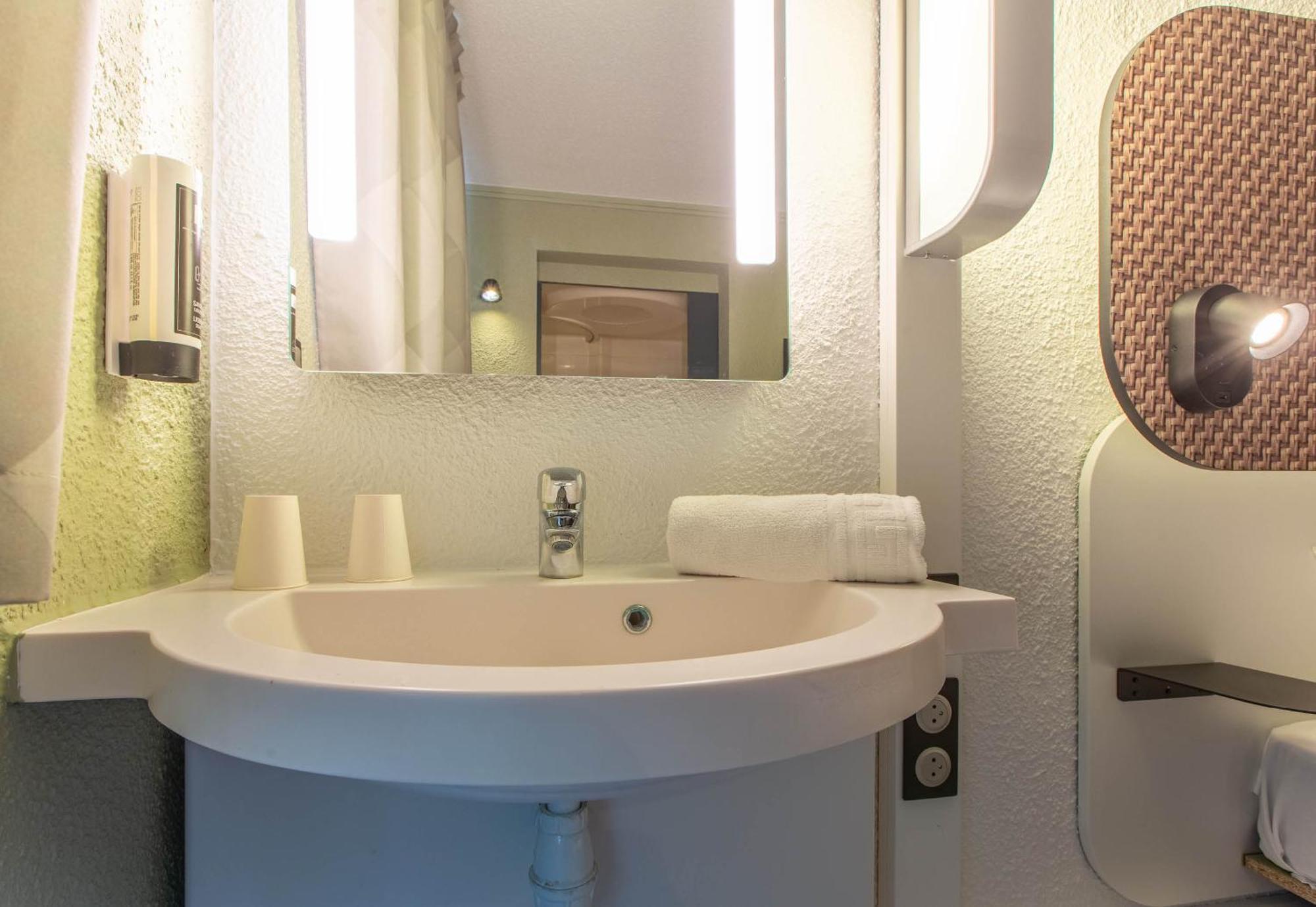 B&B Hotel Chateauroux A20 L'Occitane Déols Esterno foto
